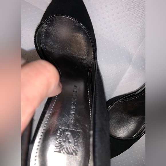 AK Anne Klein Size 6 M Black Genuine Suede Leather Pump - Picture 4 of 16